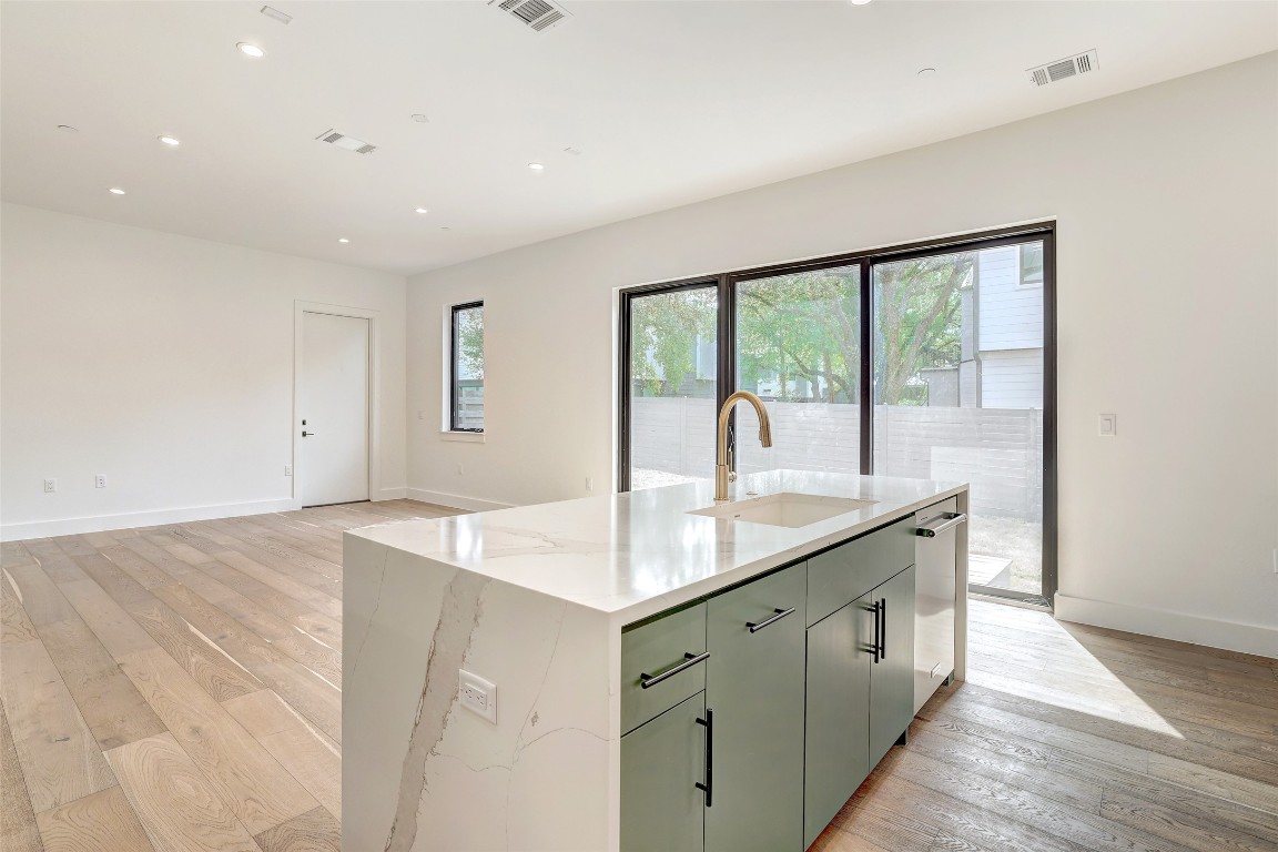 Austin, Texas, 78704, United States, 2 Bedrooms Bedrooms, ,3 BathroomsBathrooms,Residential,For Sale,1901226