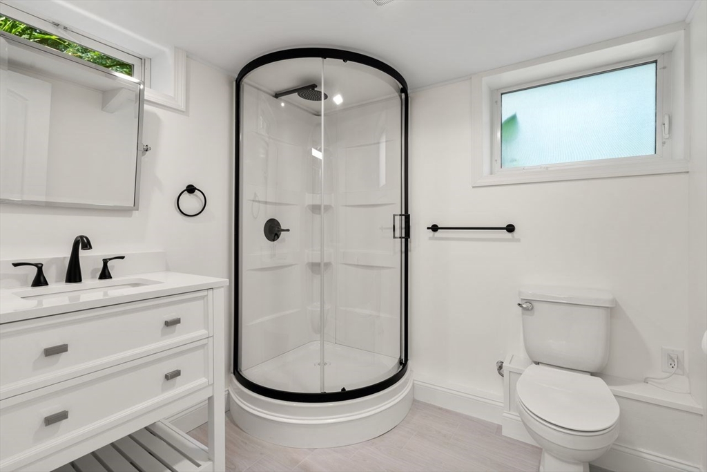 Chelmsford, Massachusetts, 01824, United States, 3 Bedrooms Bedrooms, ,2 BathroomsBathrooms,Residential,For Sale,1927111