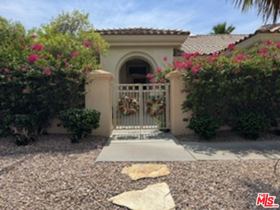 Waterfall Dr, Palm Desert, CA 92211