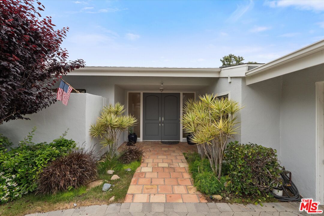 Malibu, California, 90265, United States, 4 Bedrooms Bedrooms, ,3 BathroomsBathrooms,Residential,For Sale,1859760