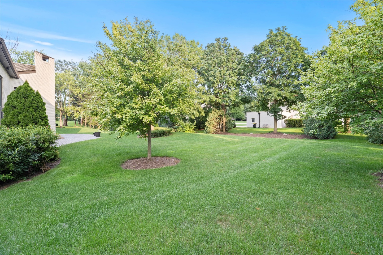 Oak Brook, Illinois, 60523, United States, 5 Bedrooms Bedrooms, ,6 BathroomsBathrooms,Residential,For Sale,1903537
