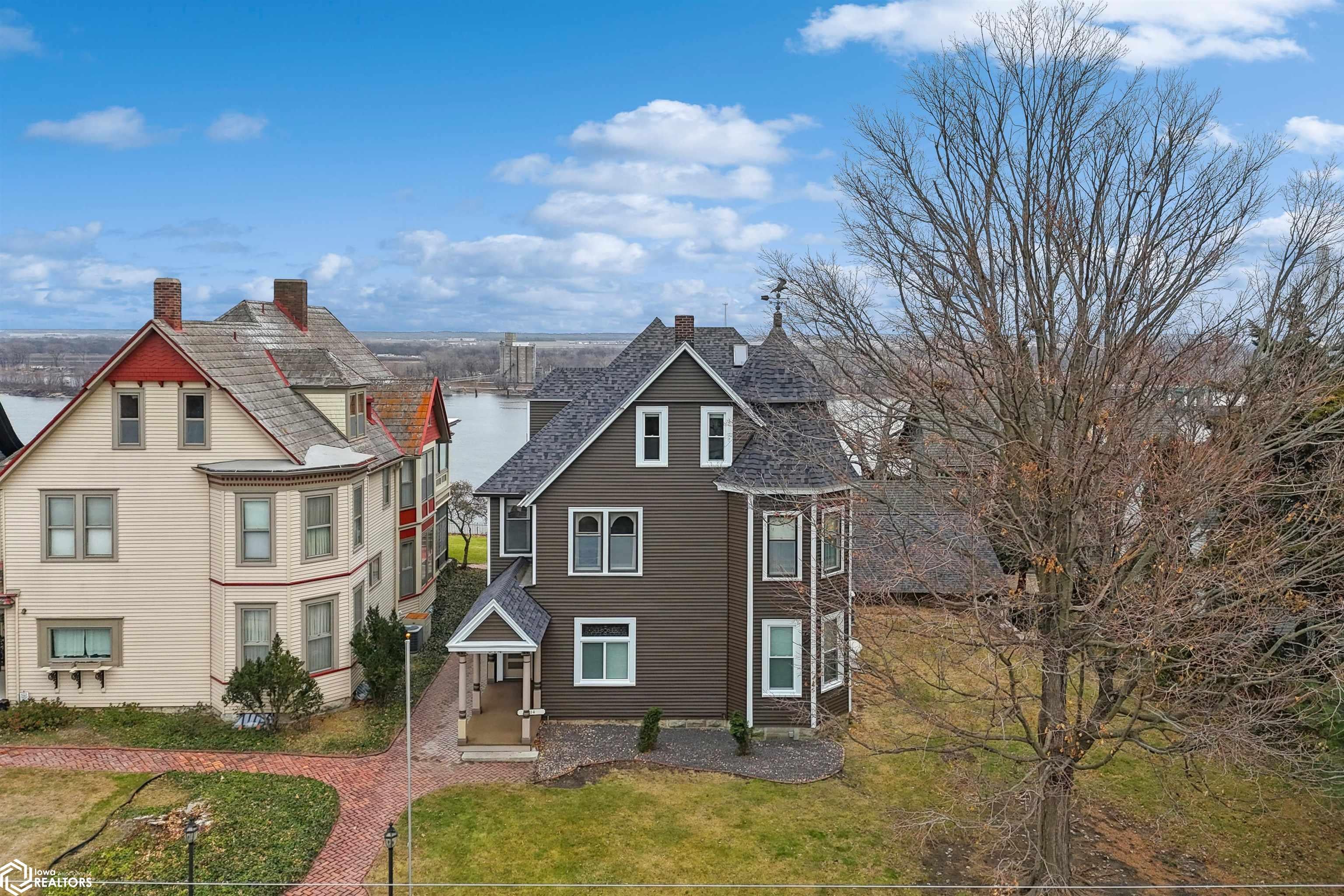 Burlington, Iowa, 52601, United States, 4 Bedrooms Bedrooms, ,3 BathroomsBathrooms,Residential,For Sale,1931272
