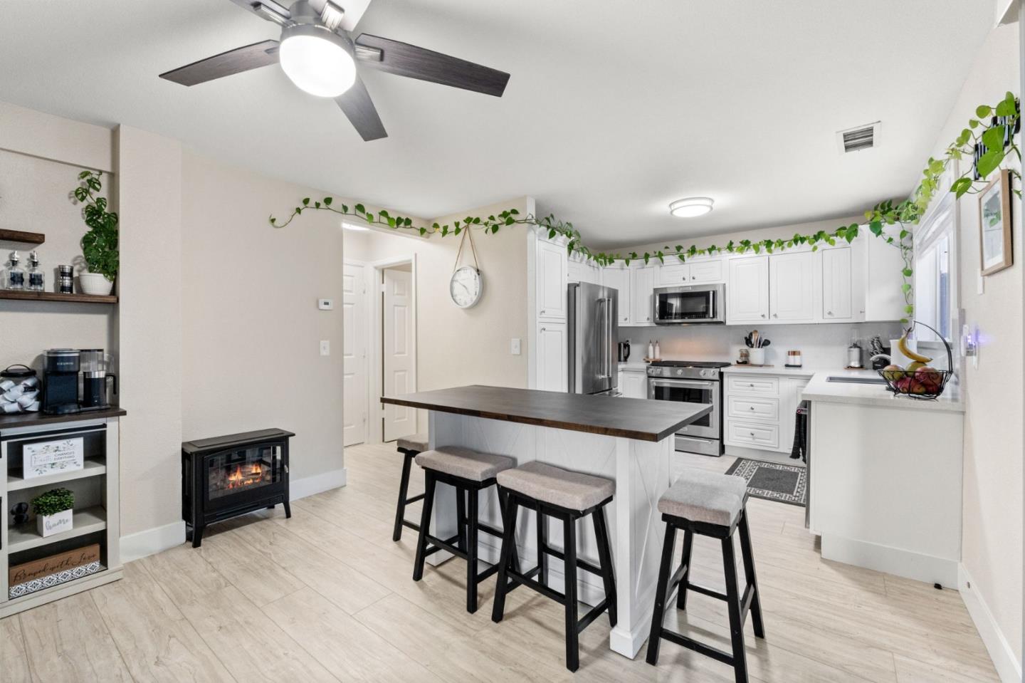 Gilroy, California, 95020, United States, 4 Bedrooms Bedrooms, ,3 BathroomsBathrooms,Residential,For Sale,1986301