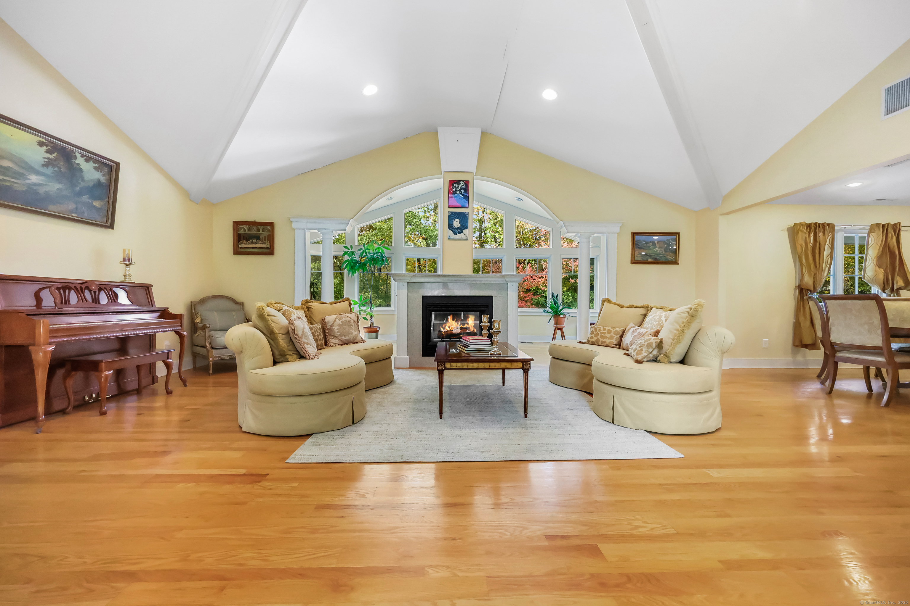 Fairfield, Connecticut, 06880, United States, 3 Bedrooms Bedrooms, ,3 BathroomsBathrooms,Residential,For Sale,1992139