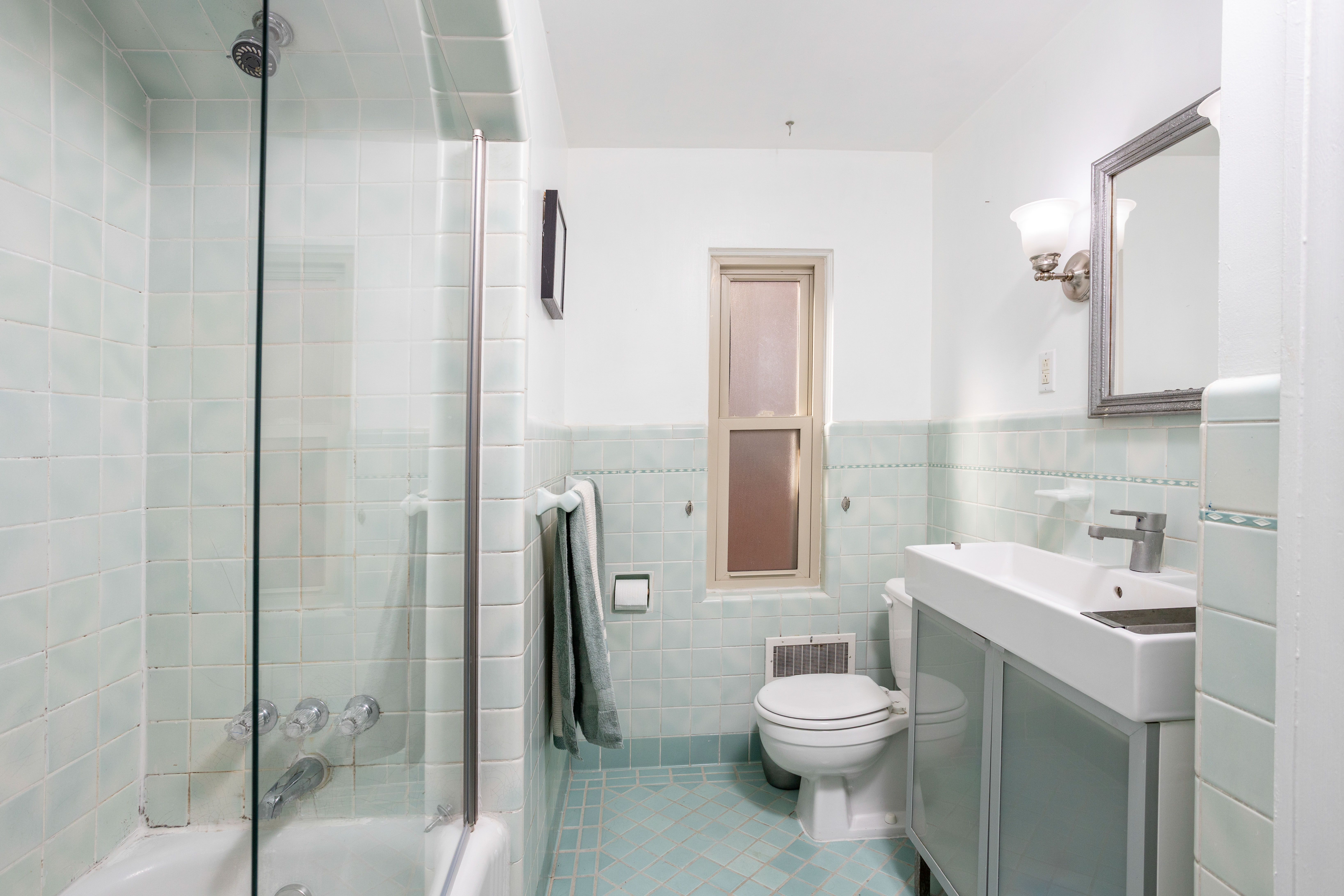 GrossePointeFarms, Michigan, 48236, United States, 3 Bedrooms Bedrooms, ,3 BathroomsBathrooms,Residential,For Sale,1806255