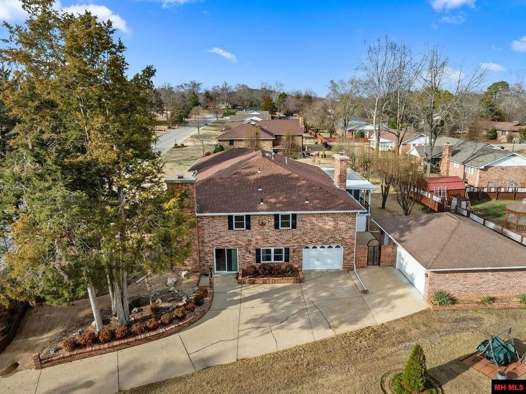 Mountain Home, Arkansas, 72653, United States, 3 Bedrooms Bedrooms, ,4 BathroomsBathrooms,Residential,For Sale,2025116