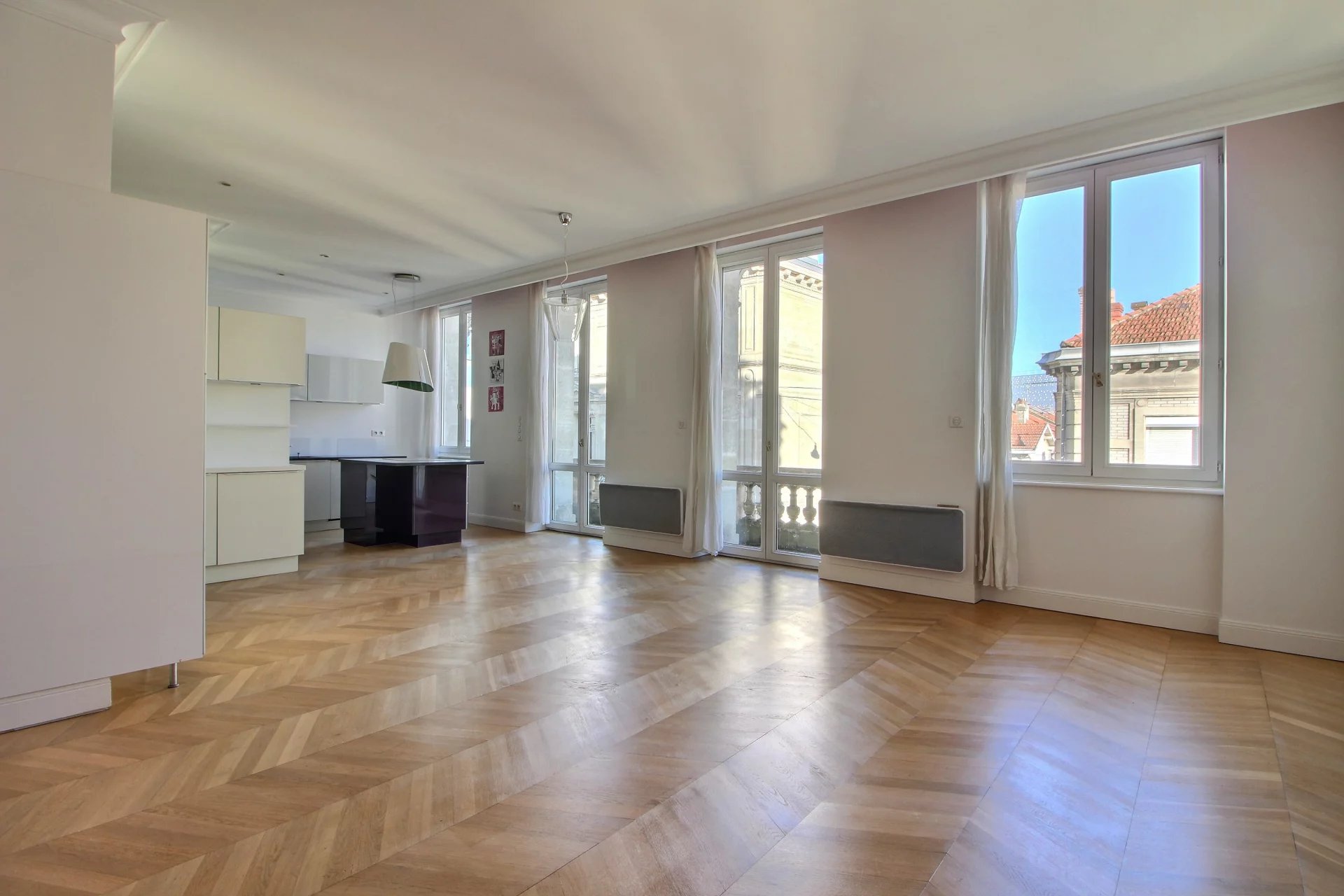 Bordeaux, New Aquitaine, 33000, FR, 2 Bedrooms Bedrooms, ,2 BathroomsBathrooms,Residential,For Sale,1995533