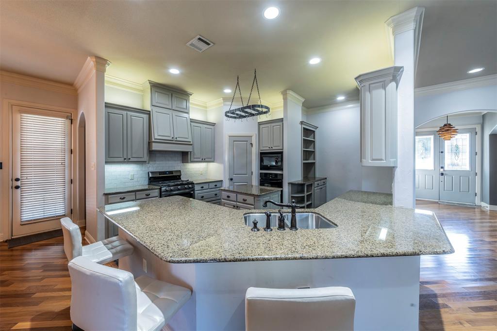 Arlington, Texas, 76017, United States, 4 Bedrooms Bedrooms, ,5 BathroomsBathrooms,Residential,For Sale,1982426