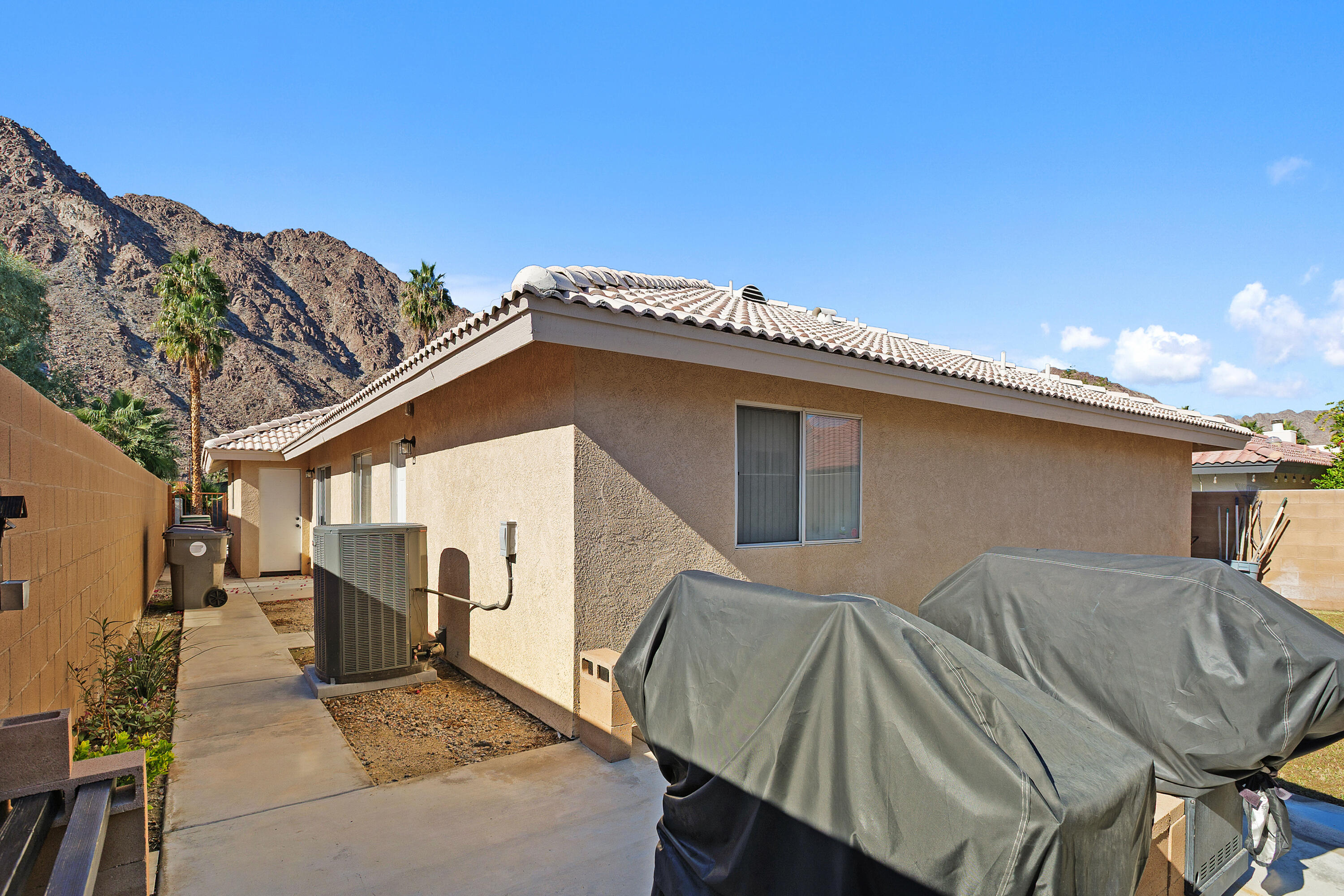 La Quinta, California, 92253, United States, 4 Bedrooms Bedrooms, ,2 BathroomsBathrooms,Residential,For Sale,2003010