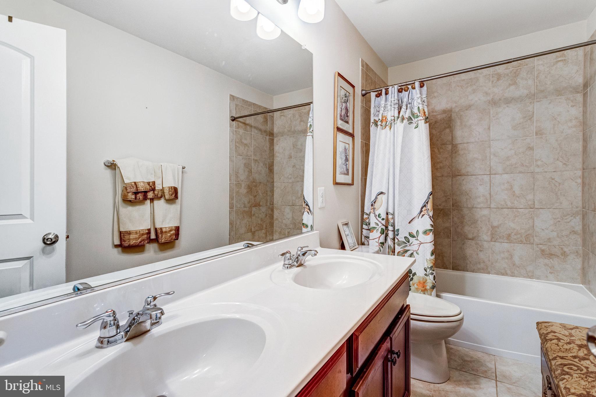 Lanham, Maryland, 20706, United States, 6 Bedrooms Bedrooms, ,5 BathroomsBathrooms,Residential,For Sale,2002849