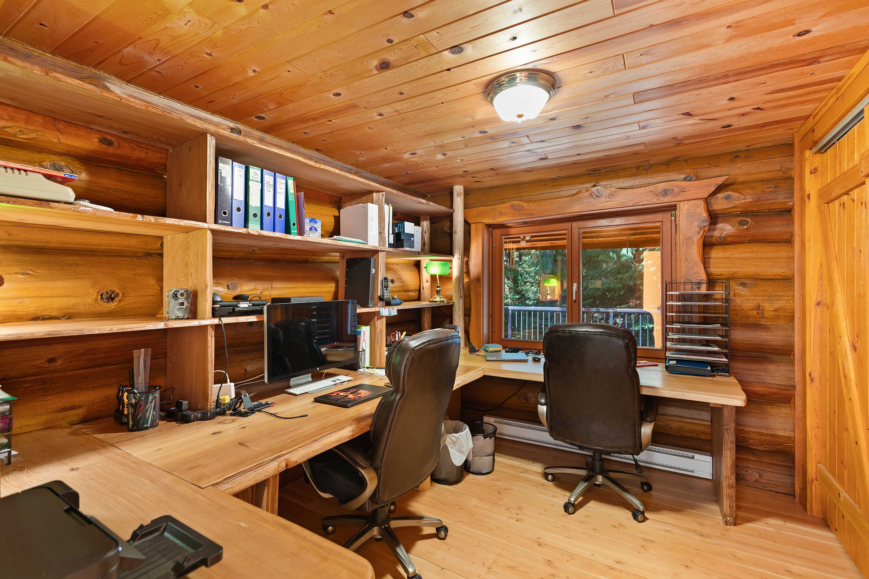  West Coast Cedar Log Home - 物件實景