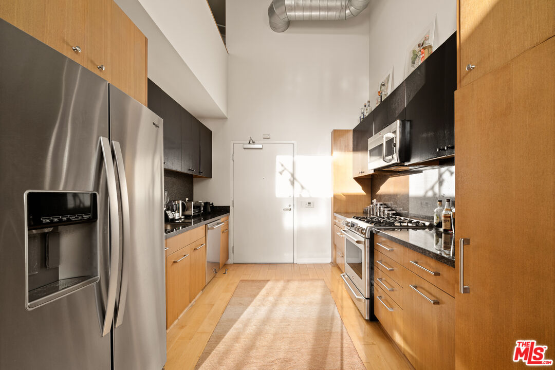 Los Angeles, California, 90012, United States, 1 Bedroom Bedrooms, ,1 BathroomBathrooms,Residential,For Sale,1827245