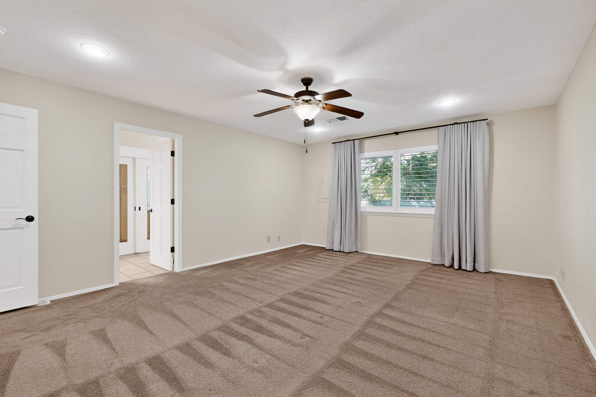 Albuquerque, New Mexico, 87109, United States, 4 Bedrooms Bedrooms, ,3 BathroomsBathrooms,Residential,For Sale,1985766