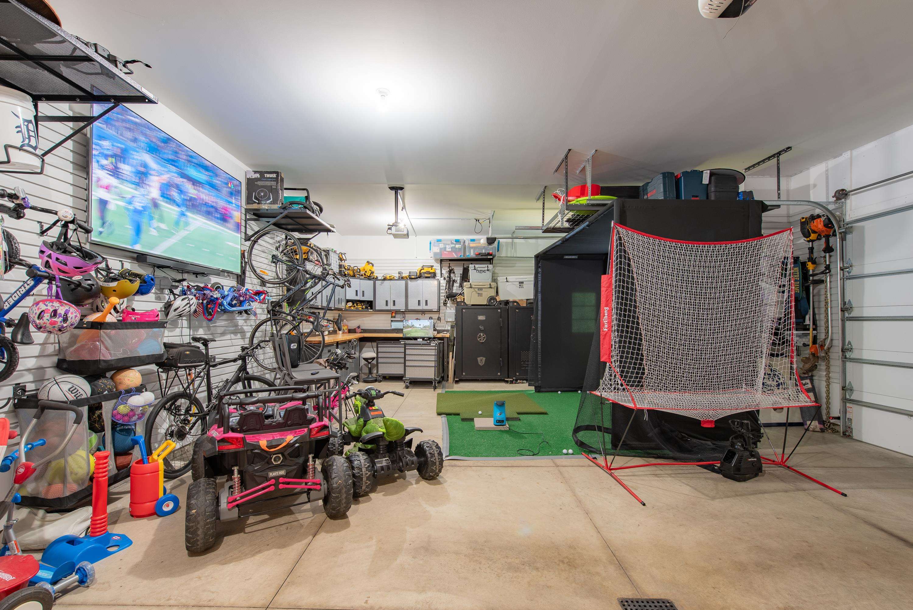 Midland, Michigan, 48642, United States, 4 Bedrooms Bedrooms, ,5 BathroomsBathrooms,Residential,For Sale,1927843
