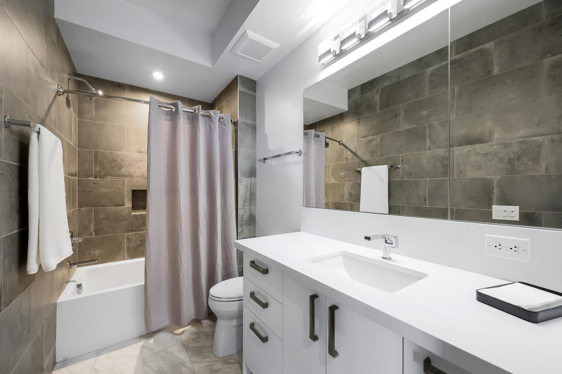  7120 E Kierland Boulevard  Scottsdale, AZ - 物件實景