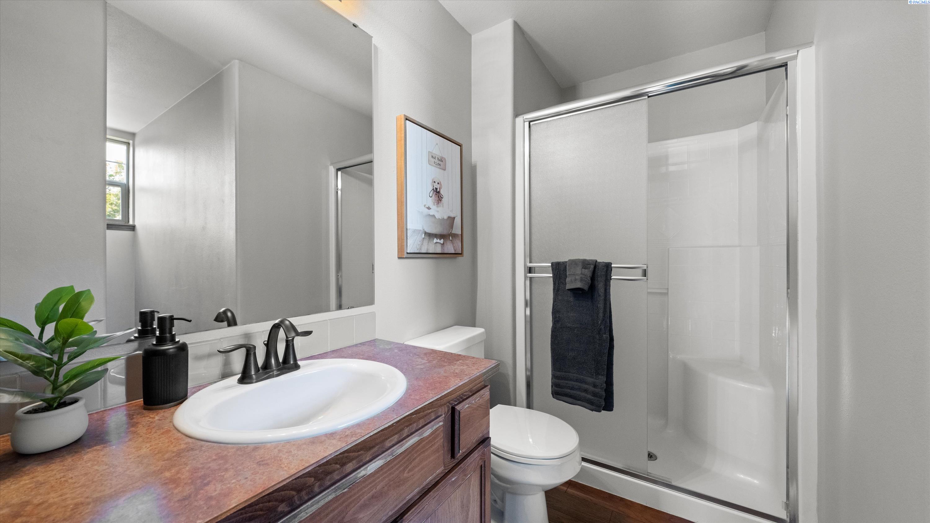 Pasco, Washington, 99301, United States, 4 Bedrooms Bedrooms, ,2 BathroomsBathrooms,Residential,For Sale,1956772