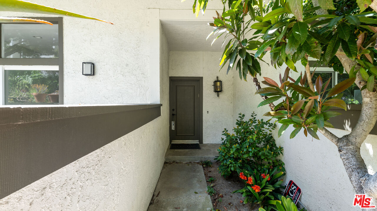 Pacific Palisades, California, 90272, United States, 2 Bedrooms Bedrooms, ,3 BathroomsBathrooms,Residential,For Sale,1950825