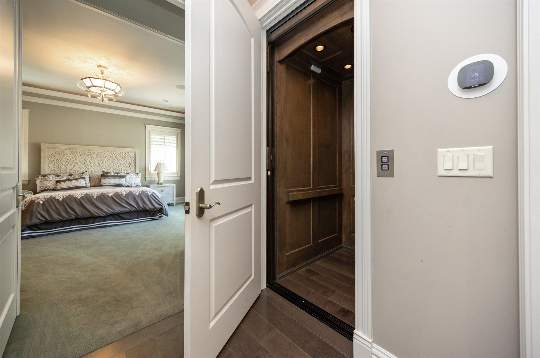 Urbandale, Iowa, 50323, United States, 4 Bedrooms Bedrooms, ,6 BathroomsBathrooms,Residential,For Sale,1980001