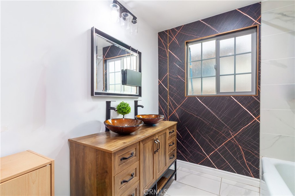 Winnetka, California, 91306, United States, 3 Bedrooms Bedrooms, ,2 BathroomsBathrooms,Residential,For Sale,1983505