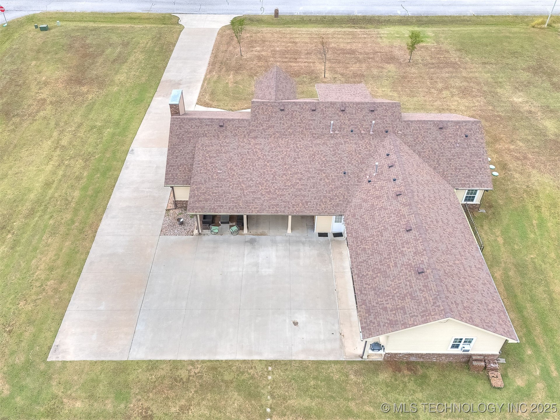 Mounds, Oklahoma, 74047, United States, 4 Bedrooms Bedrooms, ,4 BathroomsBathrooms,Residential,For Sale,1985246