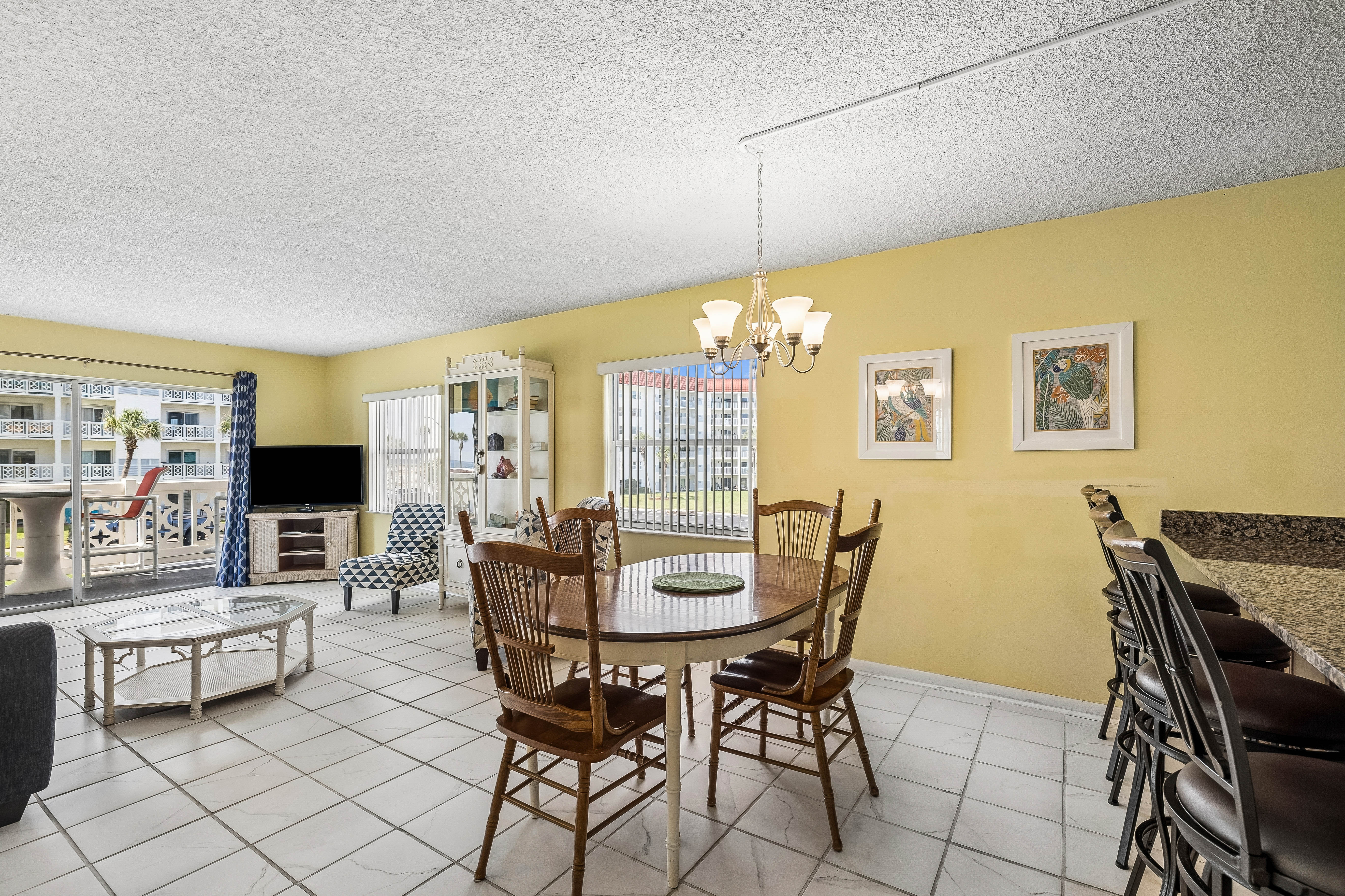  Gulf-Front Corner Retreat In Sought-After Community Near Amenities - 物件實景