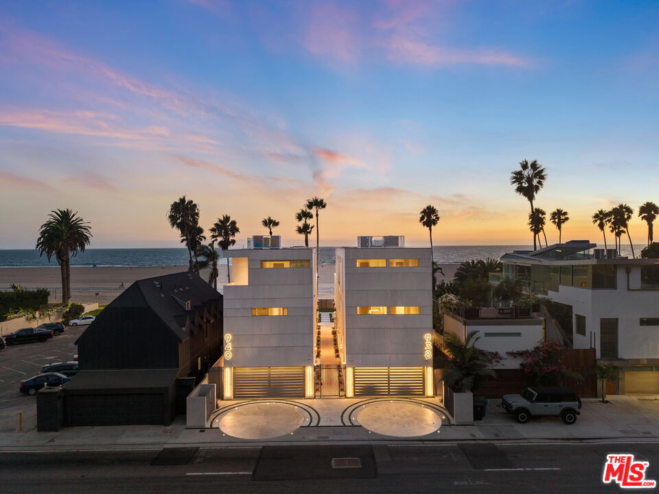 Santa Monica, California, 90403, United States, 7 Bedrooms Bedrooms, ,9 BathroomsBathrooms,Residential,For Sale,1955538