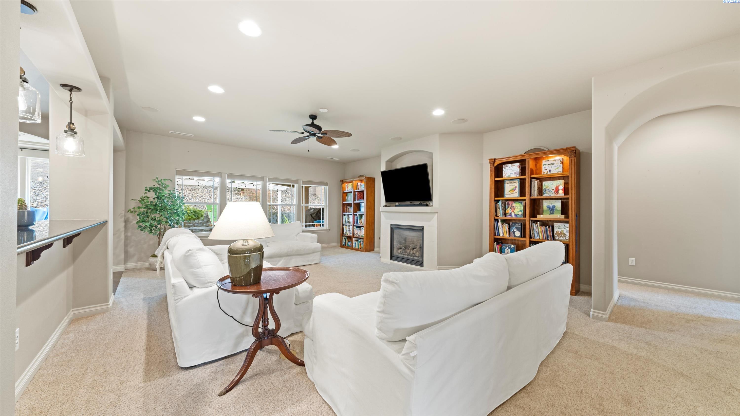 Kennewick, Washington, 99337, United States, 3 Bedrooms Bedrooms, ,2 BathroomsBathrooms,Residential,For Sale,1941817