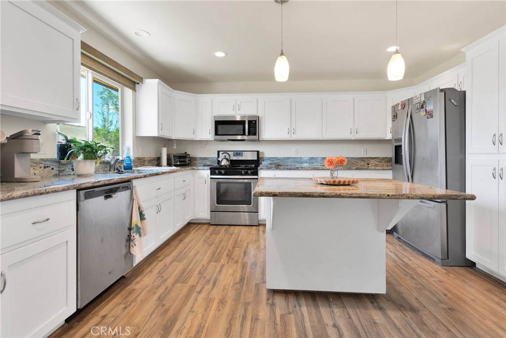 Lucerne Valley, California, 92356, United States, 6 Bedrooms Bedrooms, ,5 BathroomsBathrooms,Residential,For Sale,1986266