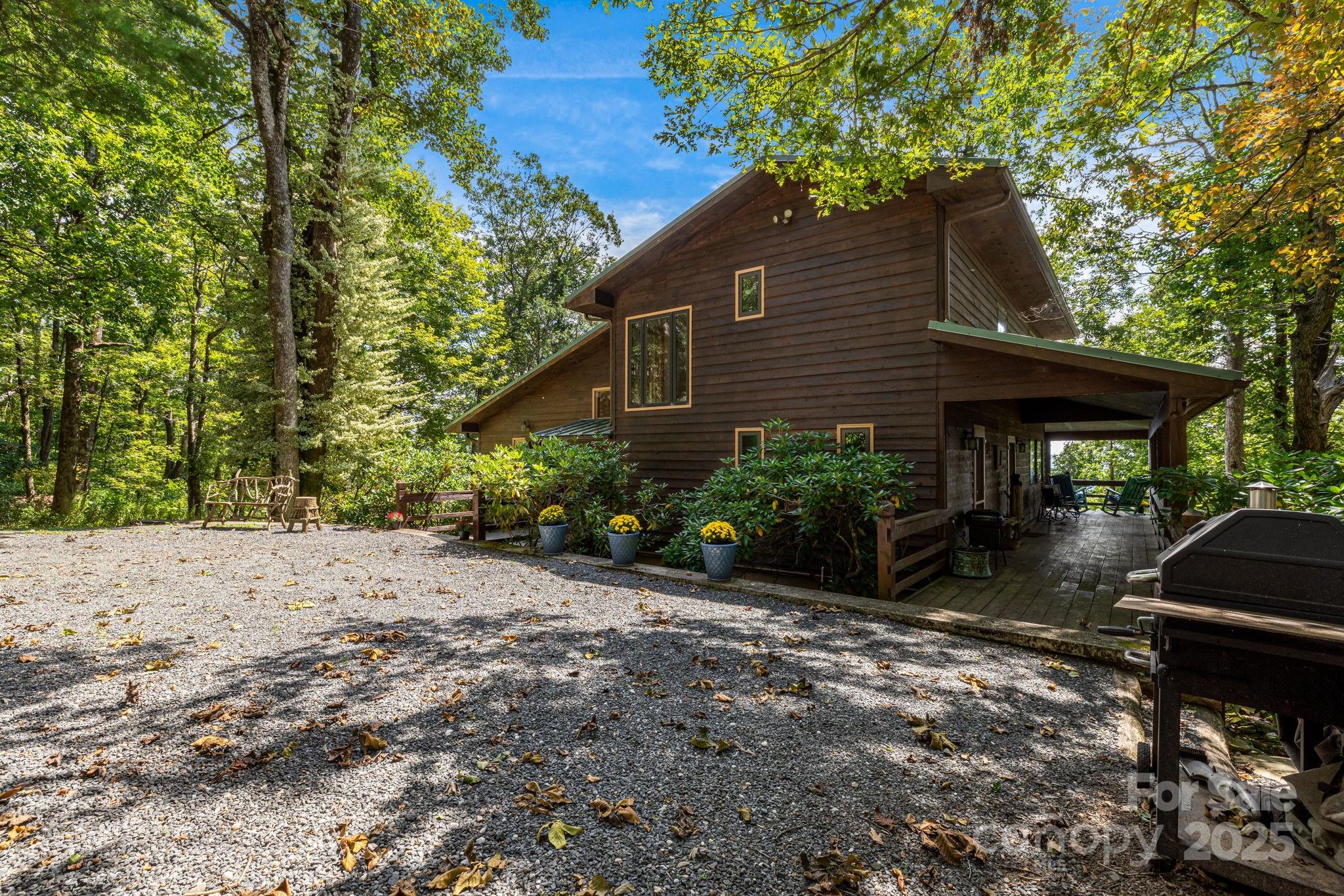 Little Switzerland, North Carolina, 28752, United States, 3 Bedrooms Bedrooms, ,3 BathroomsBathrooms,Residential,For Sale,1949808