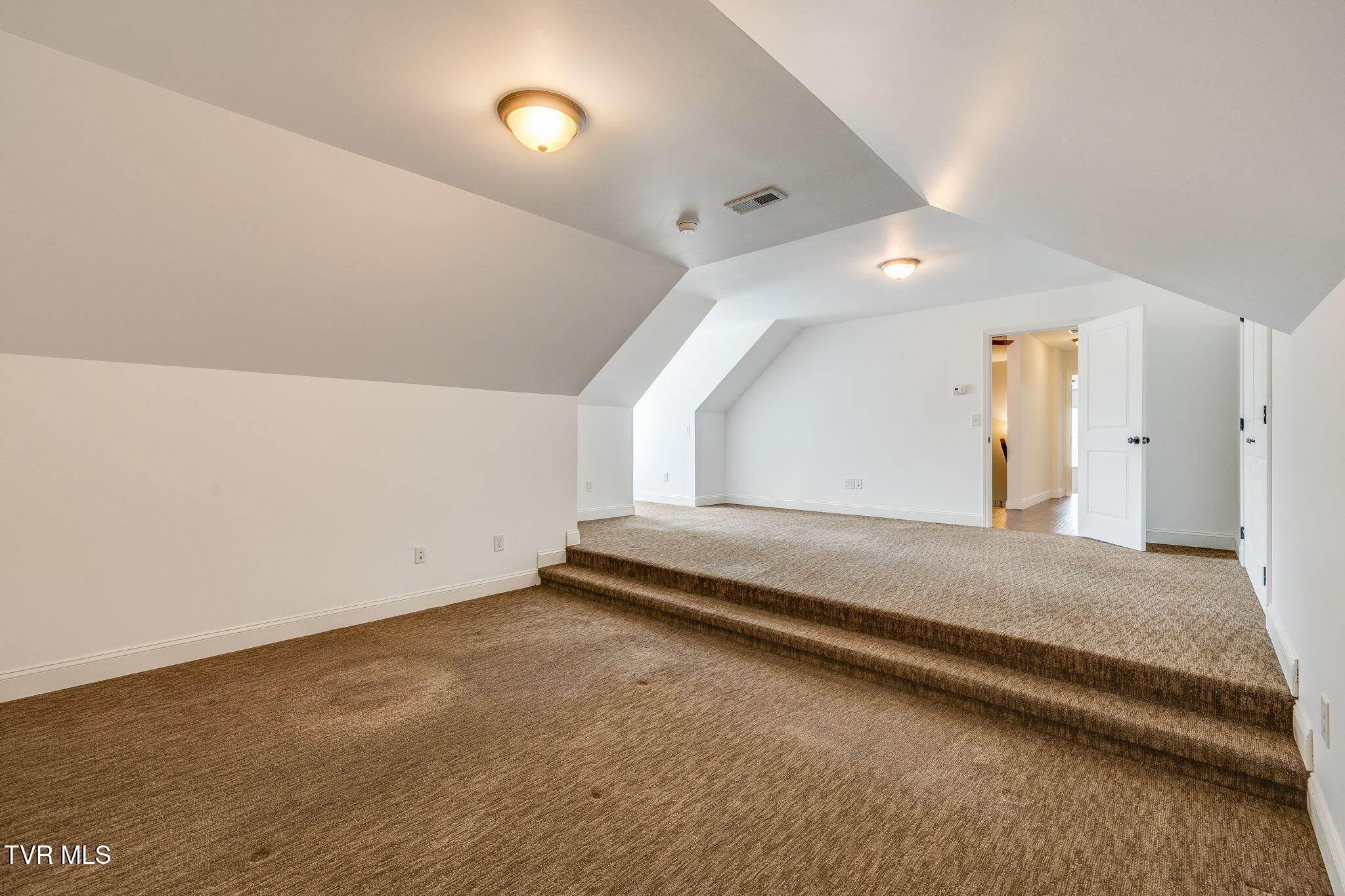 Bluff City, Tennessee, 37618, United States, 3 Bedrooms Bedrooms, ,4 BathroomsBathrooms,Residential,For Sale,2048525