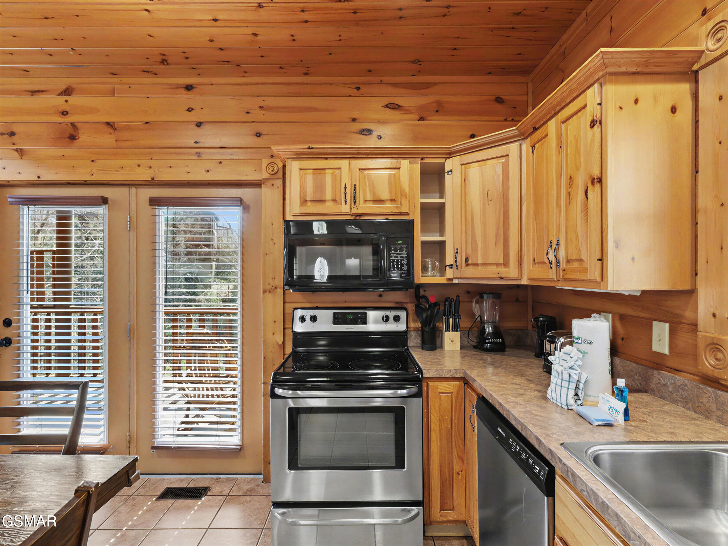 Gatlinburg, Tennessee, 37738, United States, 2 Bedrooms Bedrooms, ,3 BathroomsBathrooms,Residential,For Sale,2024380