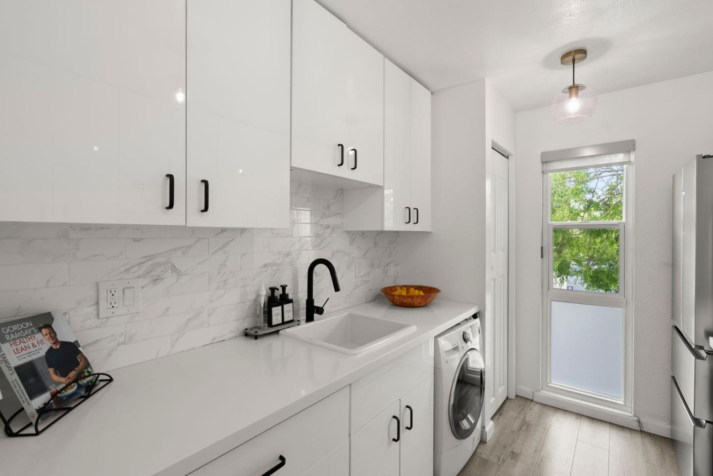 San Mateo, California, 94403, United States, 2 Bedrooms Bedrooms, ,1 BathroomBathrooms,Residential,For Sale,1947127