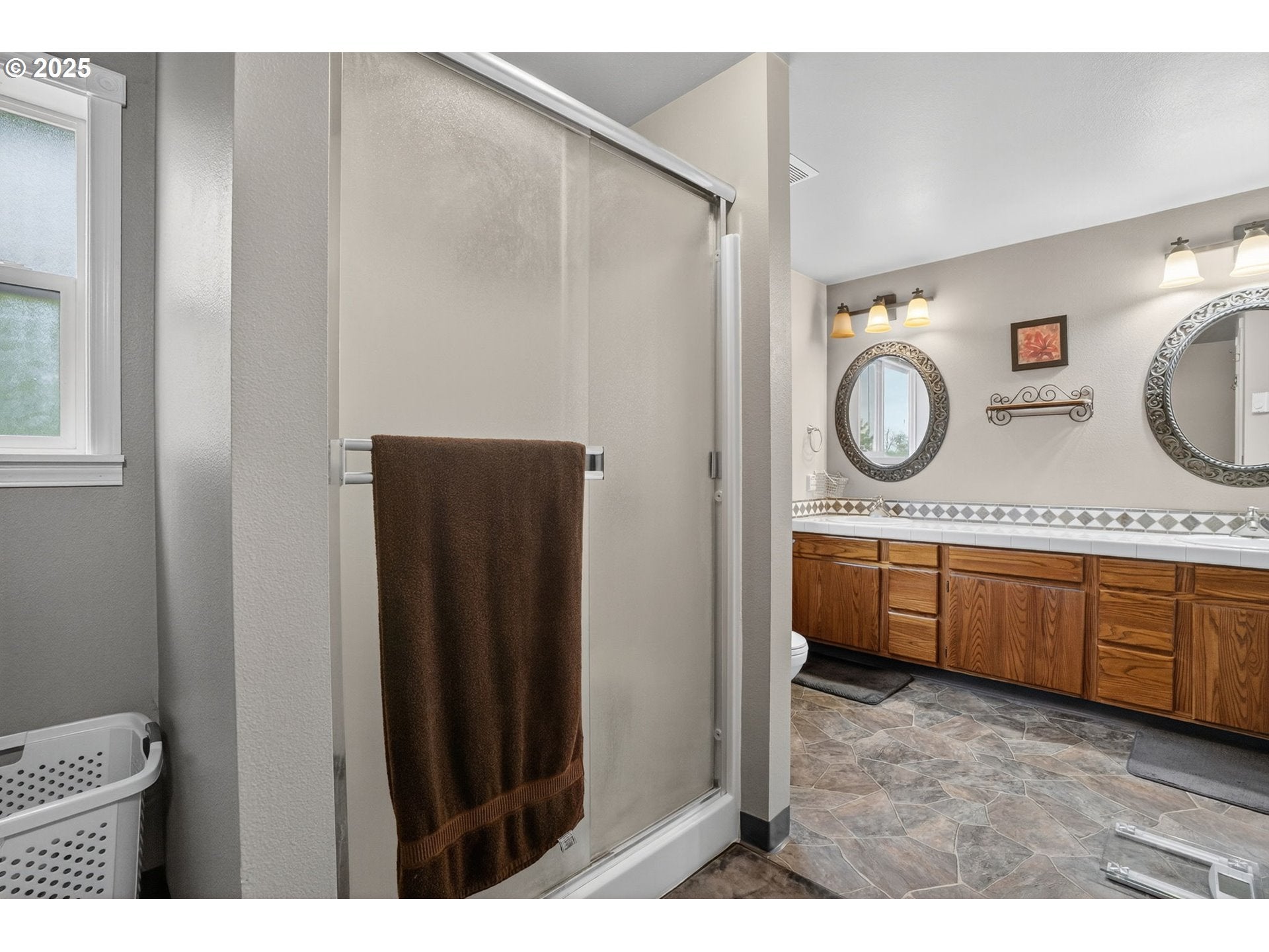 BattleGround, Washington, 98604, United States, 4 Bedrooms Bedrooms, ,4 BathroomsBathrooms,Residential,For Sale,1943198