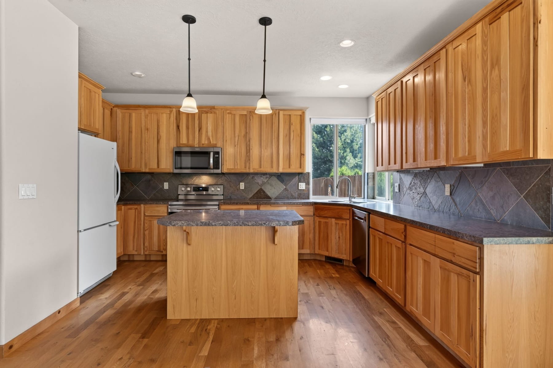  2108 NW Sterling Avenue Redmond, OR 97756 - 物件實景