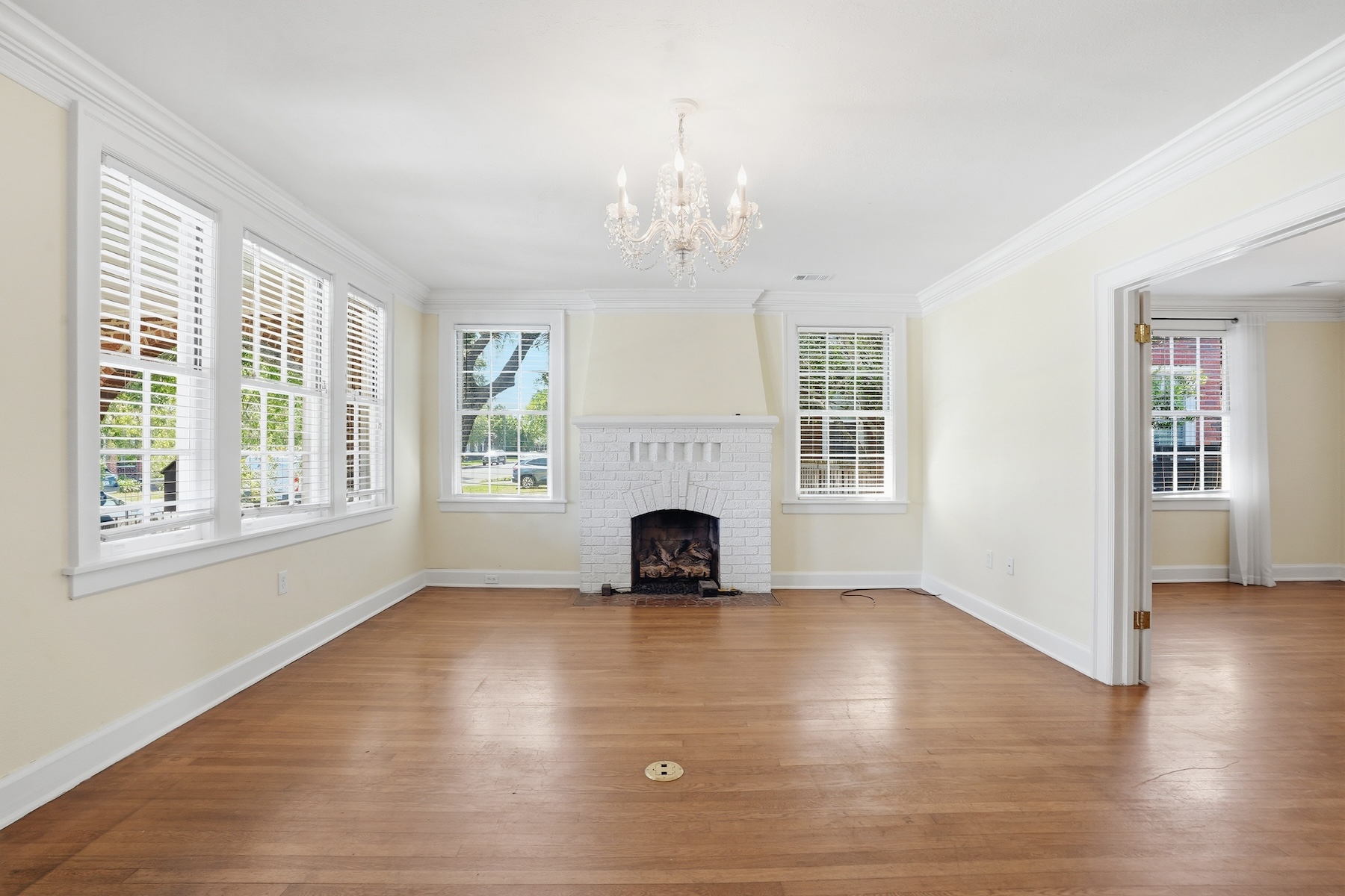  Charming Brick Bungalow in Ardsley Park with Modern Updates - 物件實景