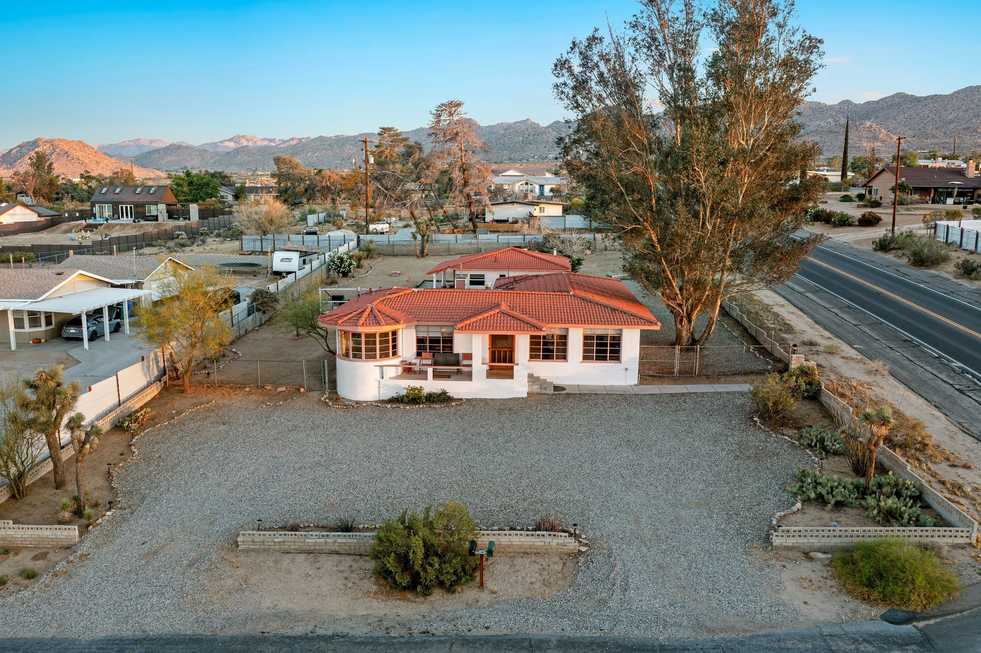  Hi-Desert Hacienda  Two Homes in Joshua Tree Village - 物件實景