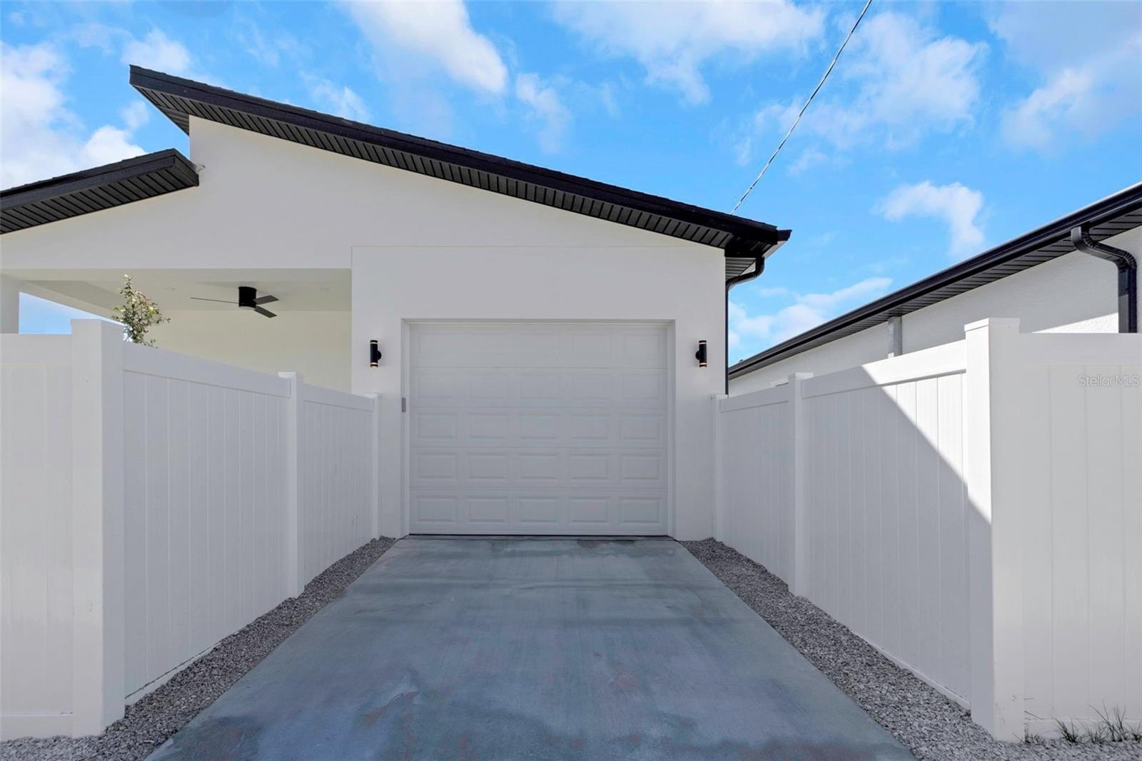 ST PETERSBURG, Florida, 33705, United States, 3 Bedrooms Bedrooms, ,2 BathroomsBathrooms,Residential,For Sale,1989946