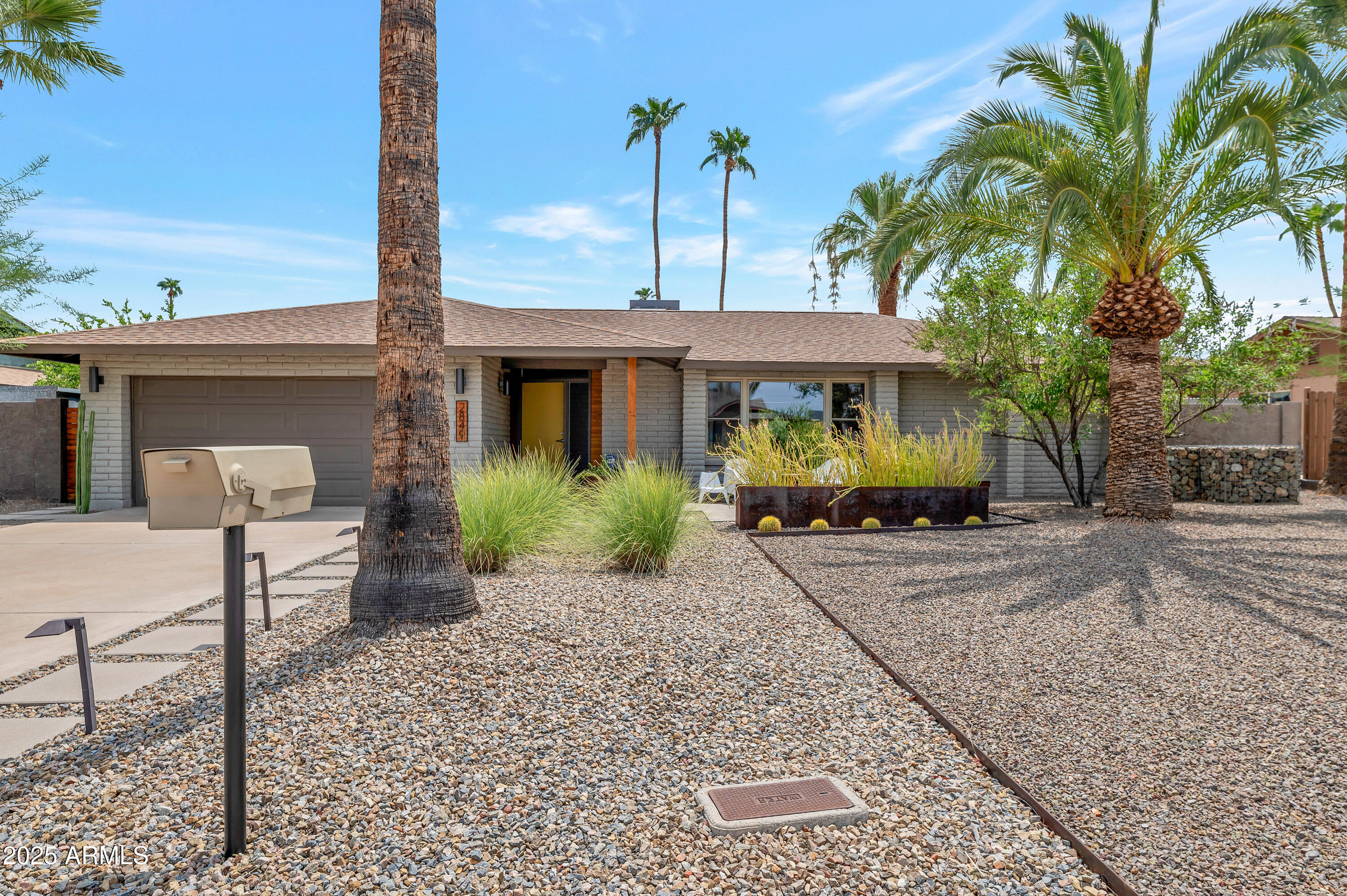 Phoenix, Arizona, 85028, United States, 4 Bedrooms Bedrooms, ,Residential,For Sale,1940373