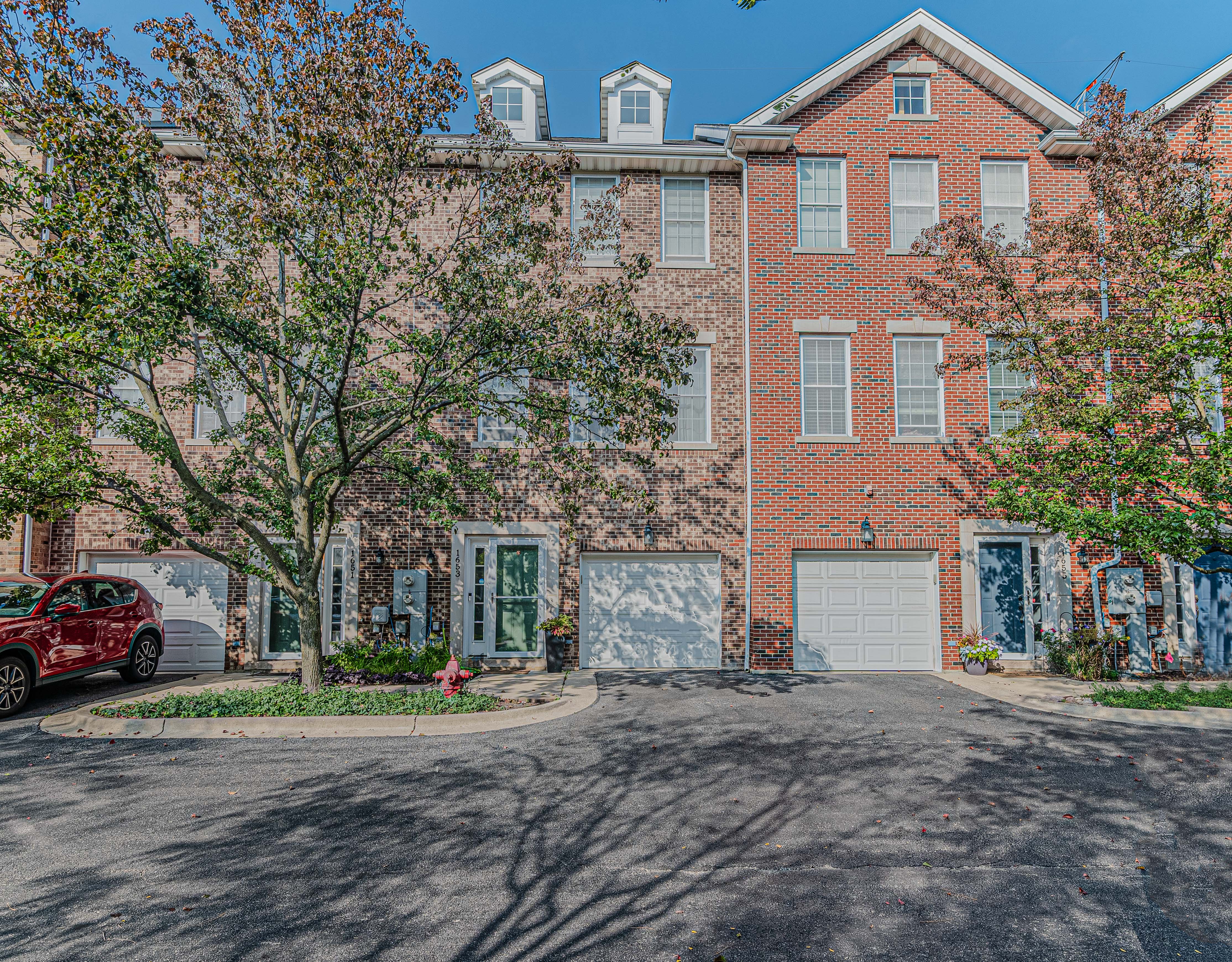 Evanston, Illinois, 60201, United States, 2 Bedrooms Bedrooms, ,4 BathroomsBathrooms,Residential,For Sale,2010396