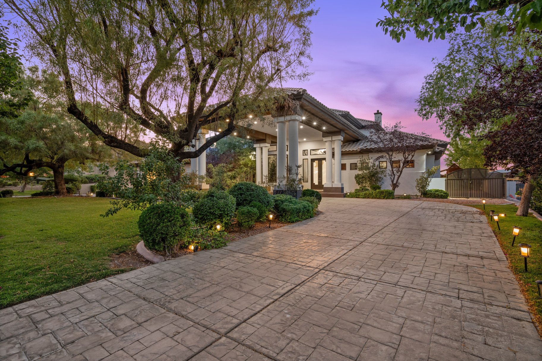  Grand Queensridge Estate on Nearly an Acre with Private Resort-Style Grounds - 物件實景
