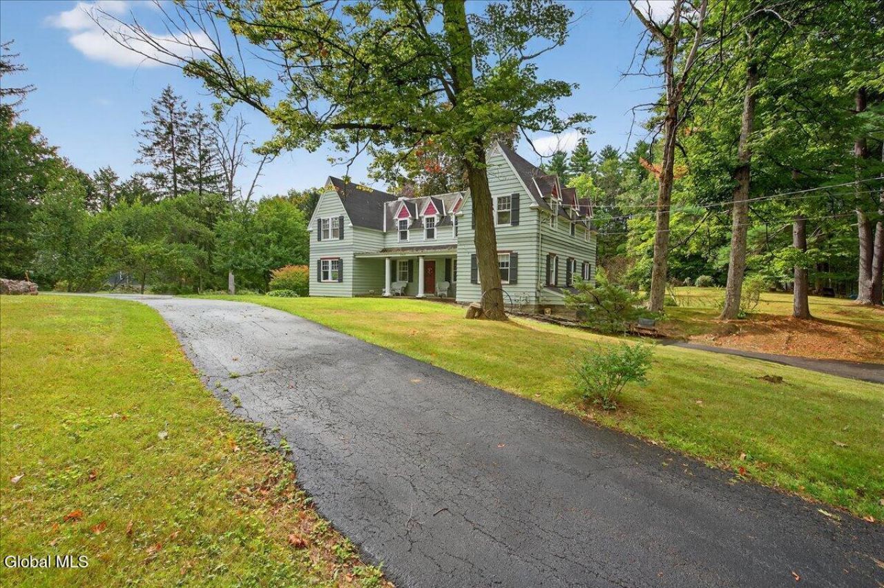Schenectady, New York, 12309, United States, 5 Bedrooms Bedrooms, ,4 BathroomsBathrooms,Residential,For Sale,1938536