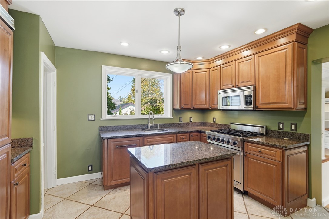 Oakwood, Ohio, 45409, United States, 4 Bedrooms Bedrooms, ,3 BathroomsBathrooms,Residential,For Sale,1987886