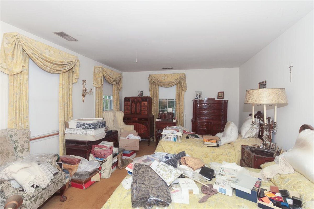 Lincolnshire, Illinois, 60069, United States, 4 Bedrooms Bedrooms, ,3 BathroomsBathrooms,Residential,For Sale,1975181