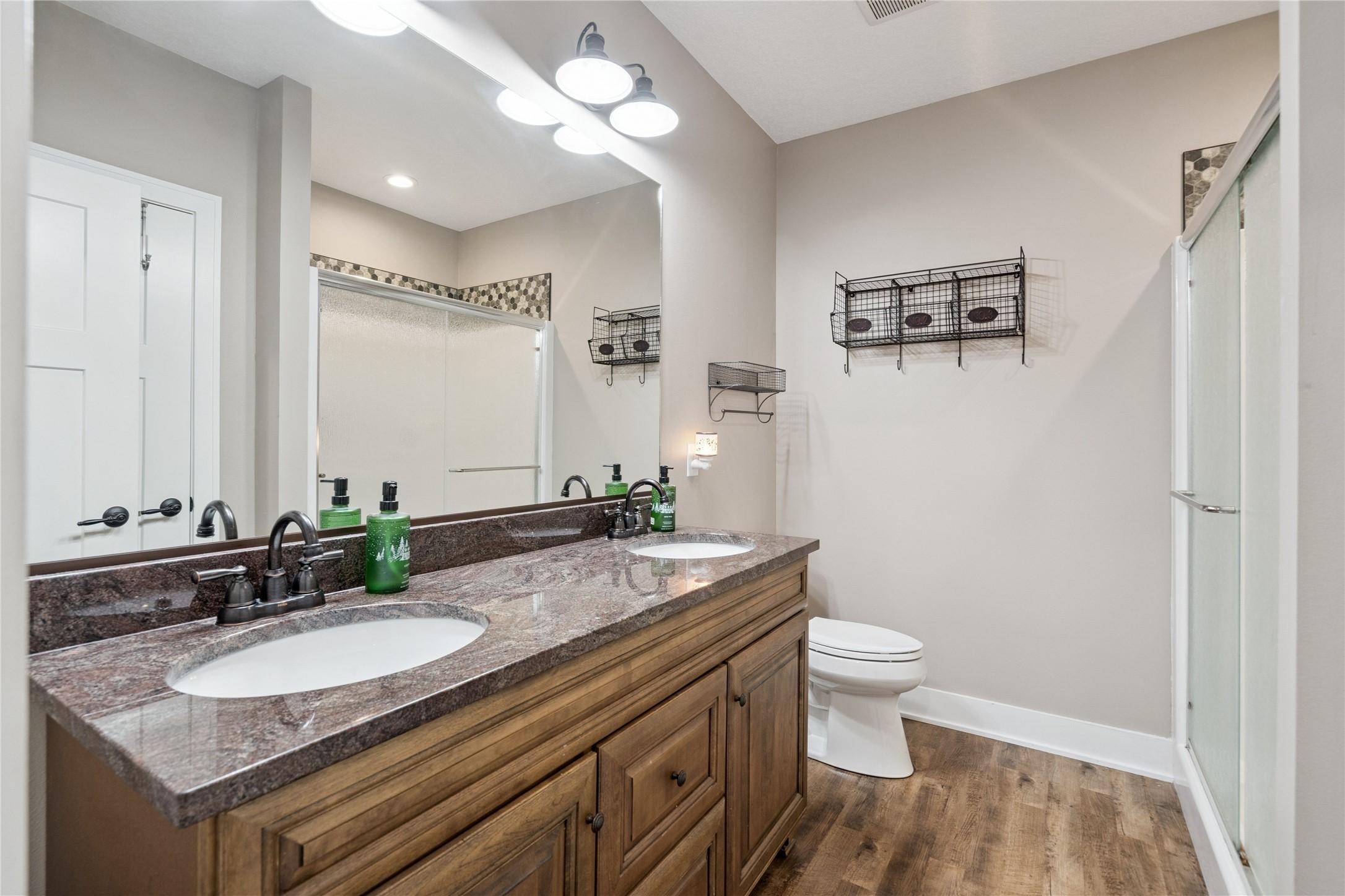 Ankeny, Iowa, 50023, United States, 6 Bedrooms Bedrooms, ,3 BathroomsBathrooms,Residential,For Sale,1937819