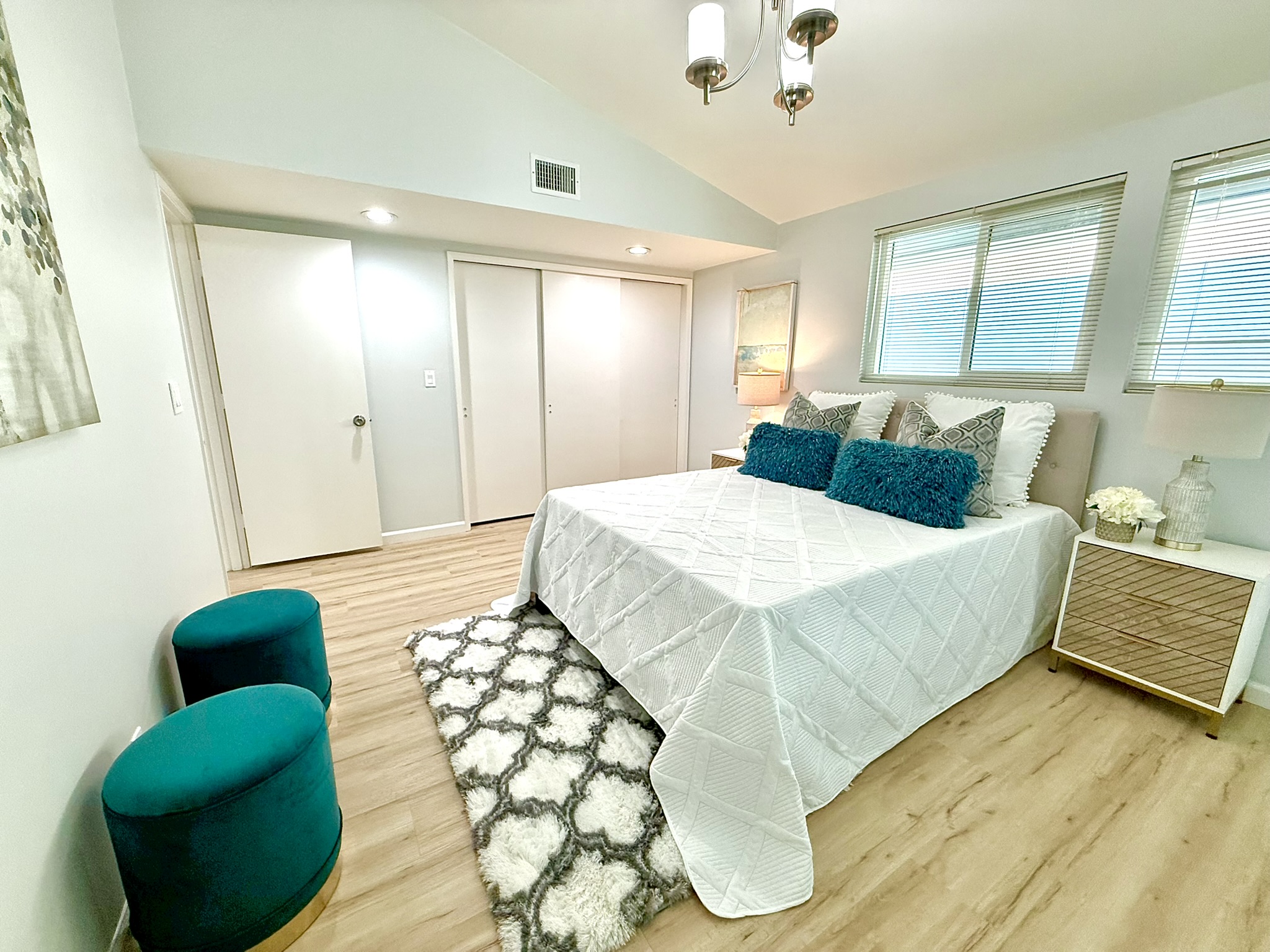 Los Alamitos, California, 90720, United States, 5 Bedrooms Bedrooms, ,4 BathroomsBathrooms,Residential,For Sale,1895084