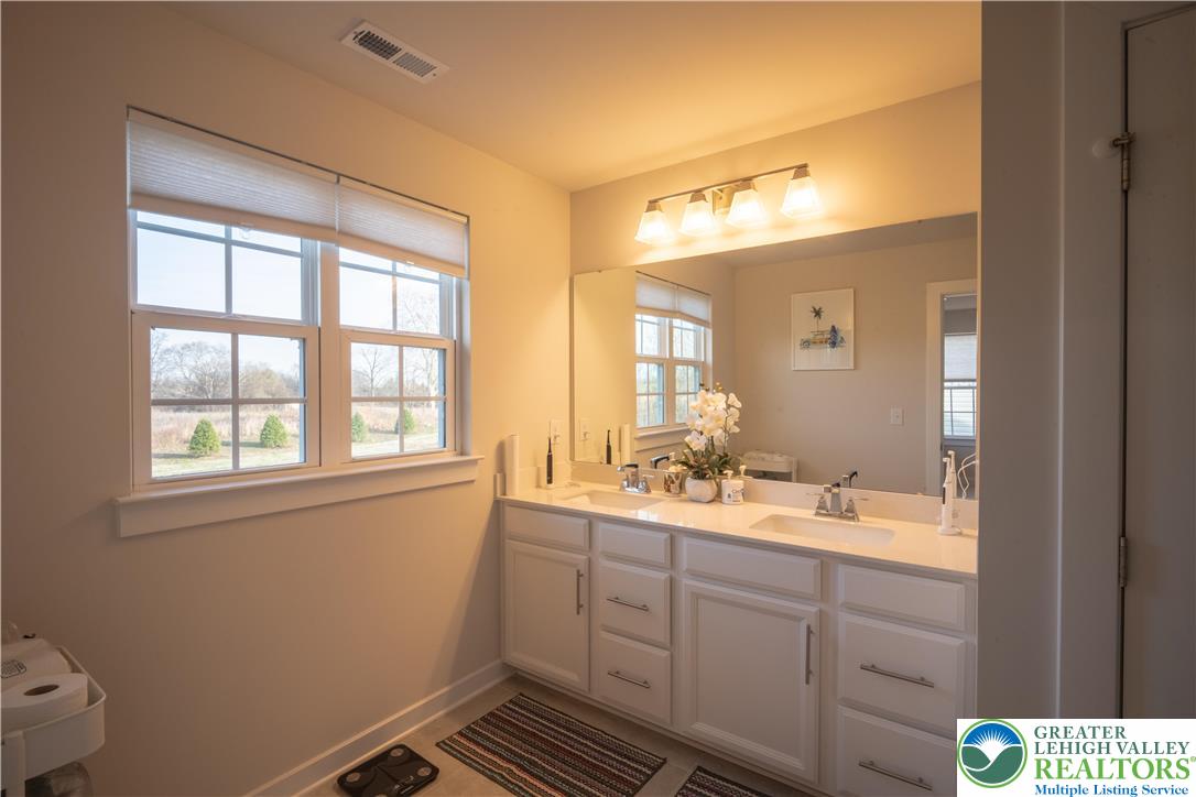 North Catasauqua Bor, Pennsylvania, 18032, United States, 4 Bedrooms Bedrooms, ,4 BathroomsBathrooms,Residential,For Sale,2001673