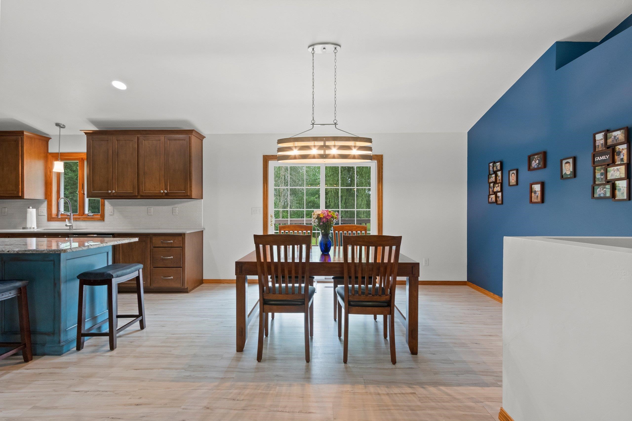 DE PERE, Wisconsin, 54115, United States, 3 Bedrooms Bedrooms, ,4 BathroomsBathrooms,Residential,For Sale,1912239