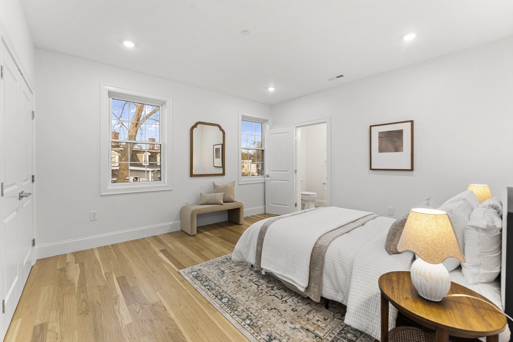 Marlborough, Massachusetts, 01752, United States, 2 Bedrooms Bedrooms, ,3 BathroomsBathrooms,Residential,For Sale,1997186