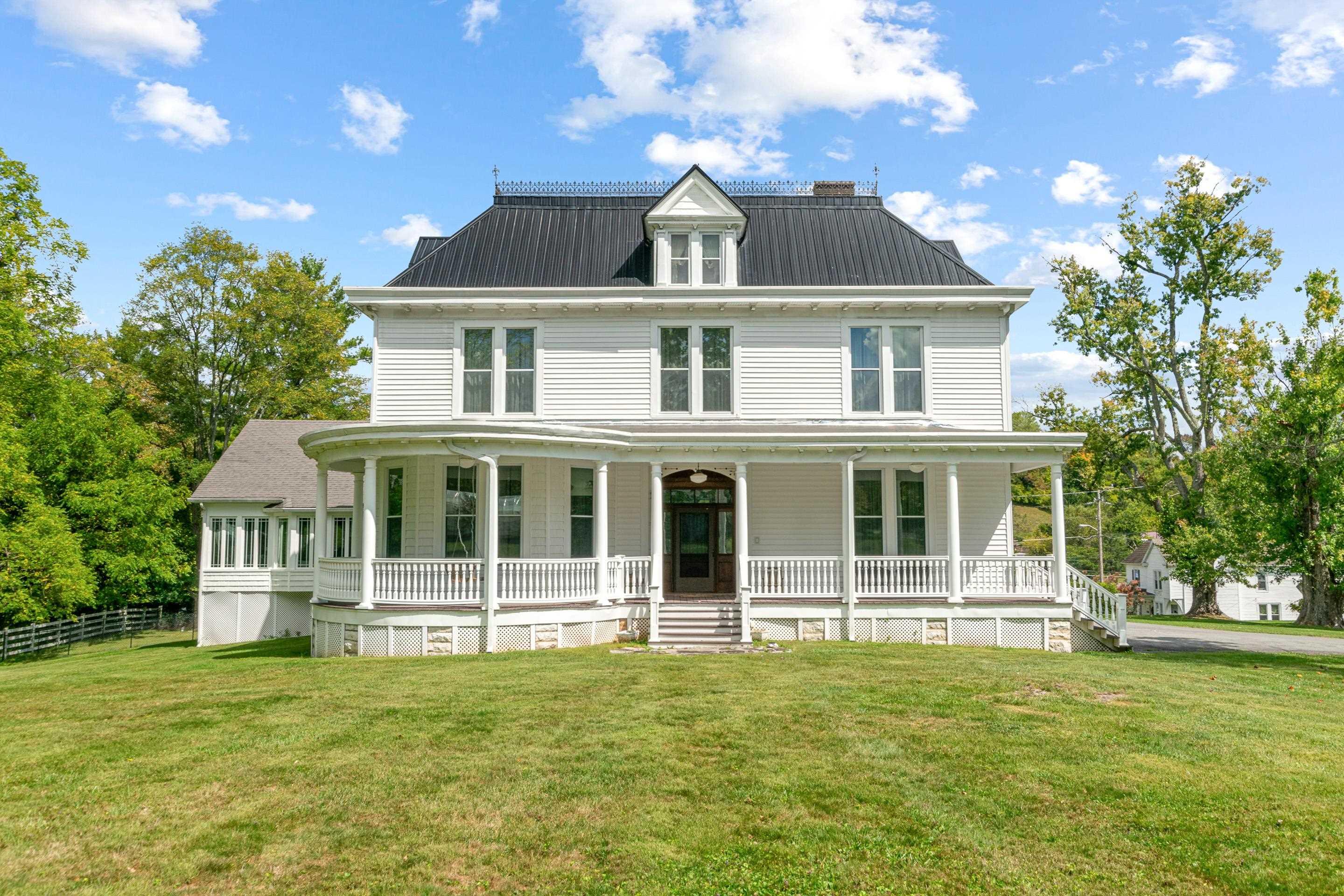 Tazewell, Virginia, 24651, United States, 6 Bedrooms Bedrooms, ,4 BathroomsBathrooms,Residential,For Sale,1905937