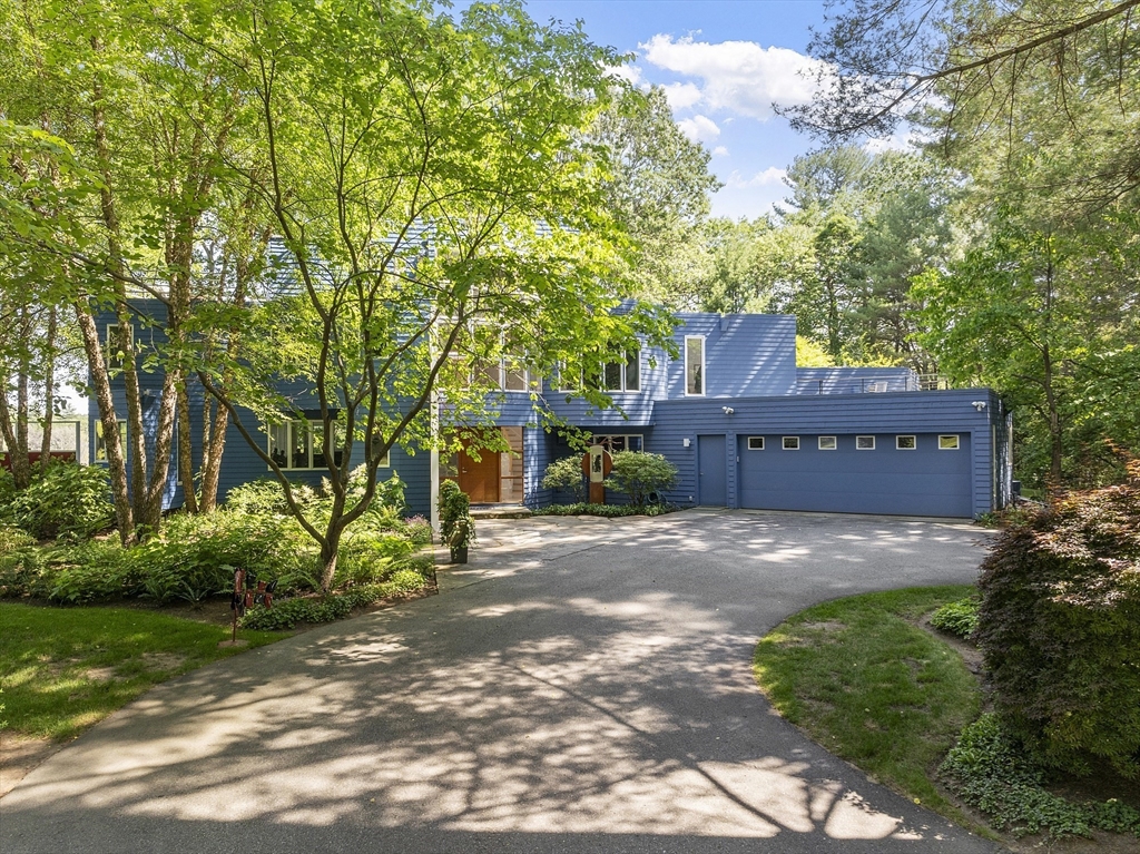 Carlisle, Massachusetts, 01741, United States, 4 Bedrooms Bedrooms, ,5 BathroomsBathrooms,Residential,For Sale,1874454